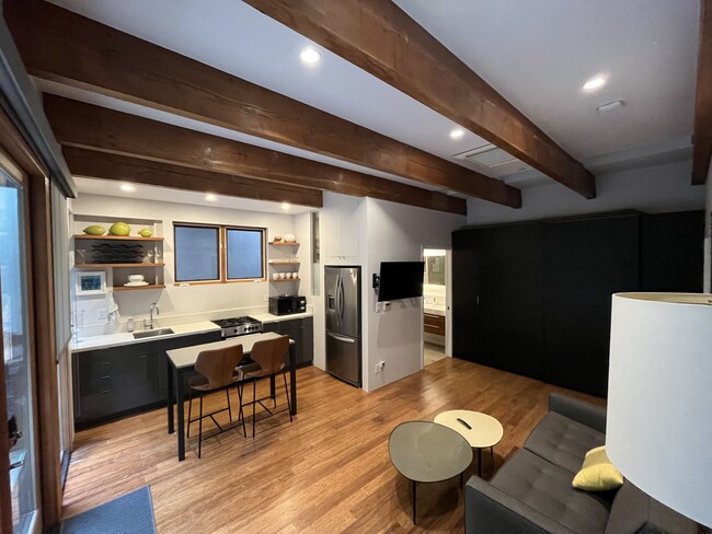 Building Photo - 367 Huntley Dr