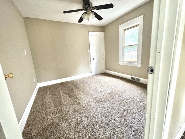 Foto del edificio - 11710 Longmead Ave