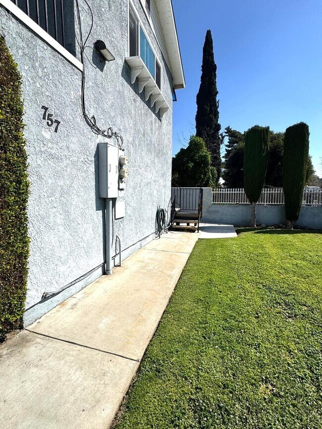 Foto del edificio - 728 E Grand Ave