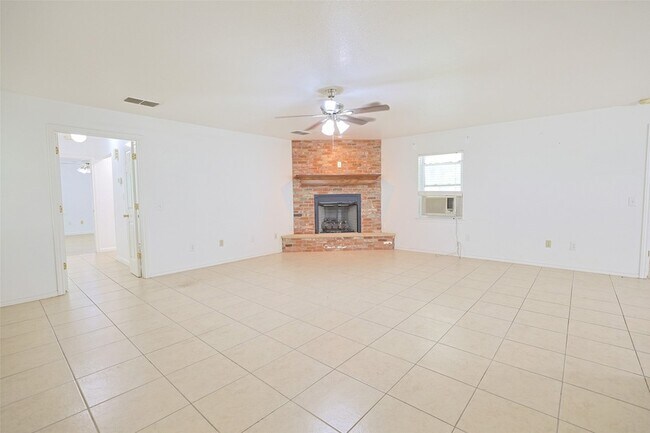Building Photo - 2550 W Lucas Rd
