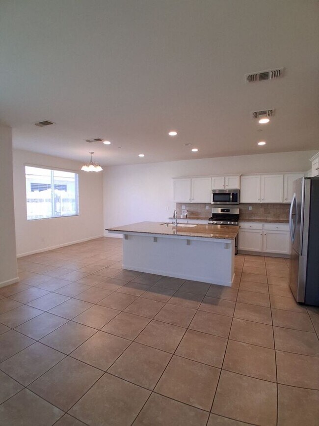Foto del edificio - 3813 Griffith Ave