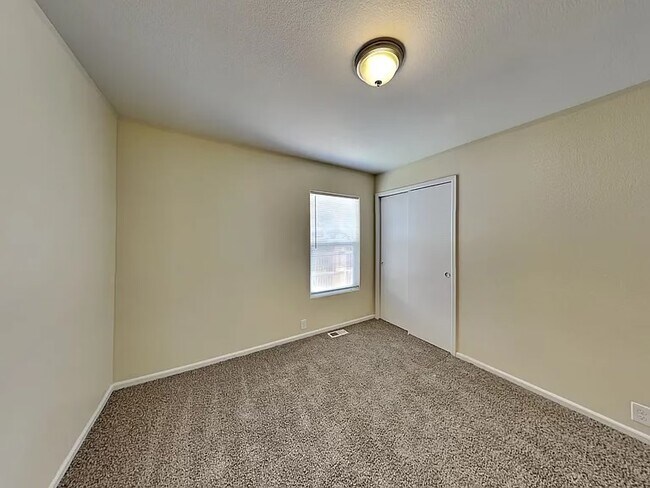 Foto del edificio - 1245 Lords Hill Dr