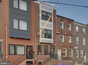 Building Photo - 623 Emily St