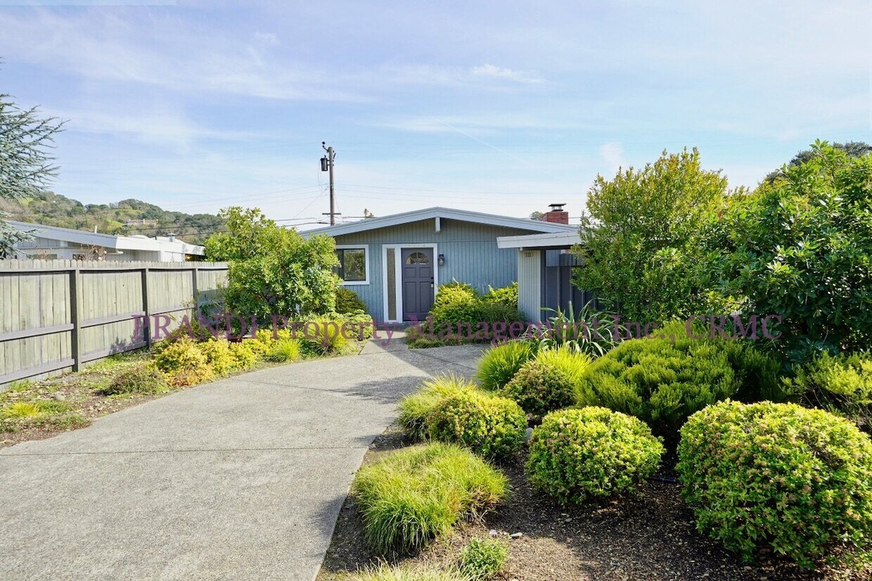 1118 Ferris Dr, Novato, CA 94945 Room for Rent in Novato, CA