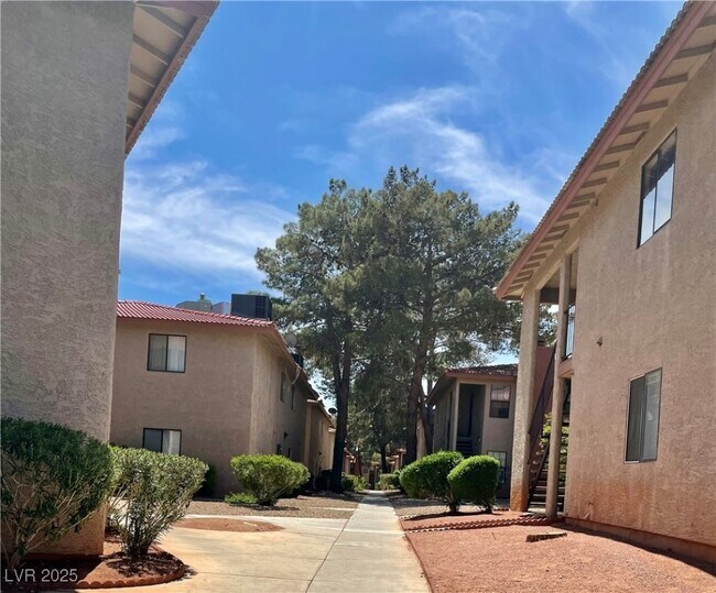 Foto del edificio - 5576 W Rochelle Ave.