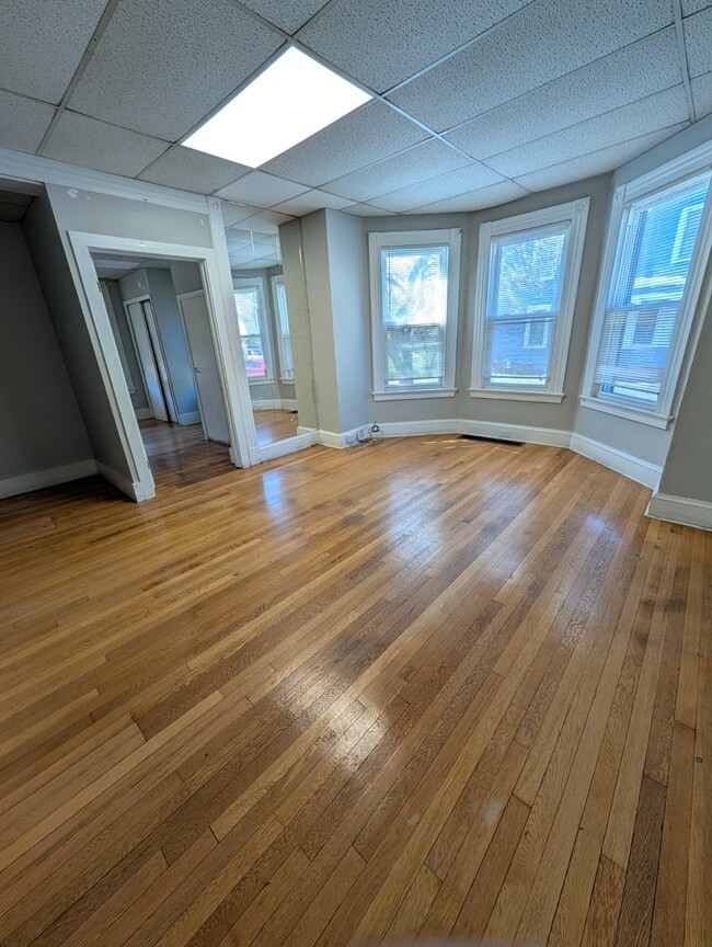 Building Photo - 476 Thompson Ave