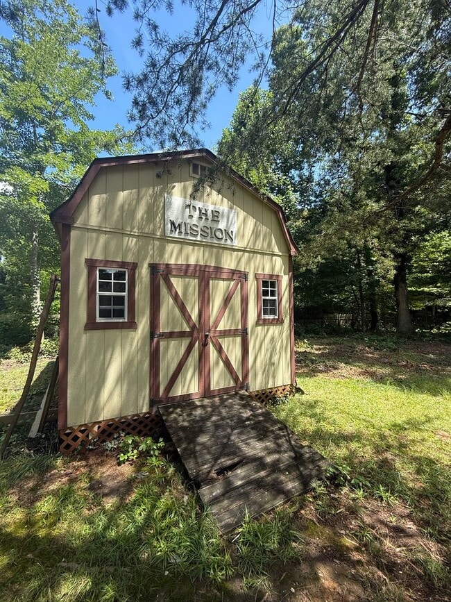 Building Photo - Charming 3-Bedroom Home with Huge Workshop...