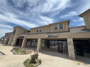Building Photo - 2710 S Clear Creek Rd