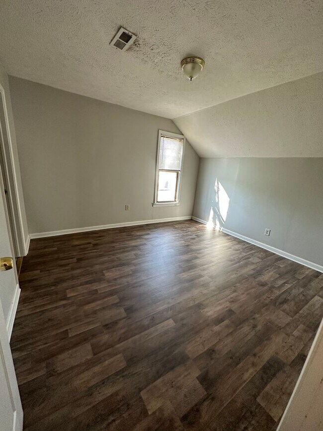 Foto del edificio - CLE Single Family 3 Bed 2 Bath FOR RENT!