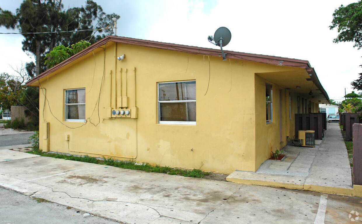Foto del edificio - 1102 N F St