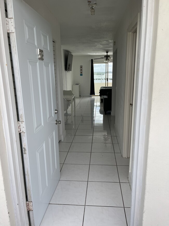 Foto del edificio - 7904 West Dr