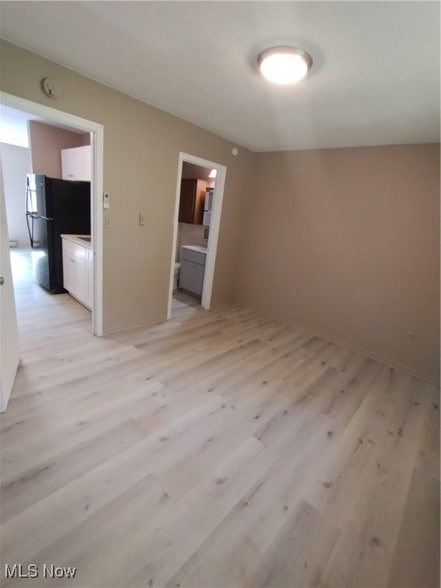 Building Photo - 31 1/2 Elm Street Unit C2