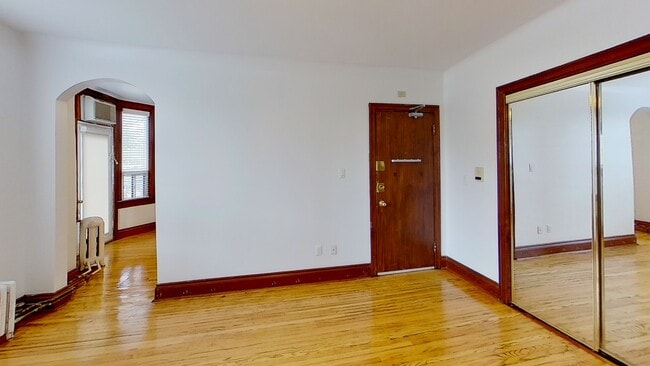 Building Photo - 157 Spadina Rd