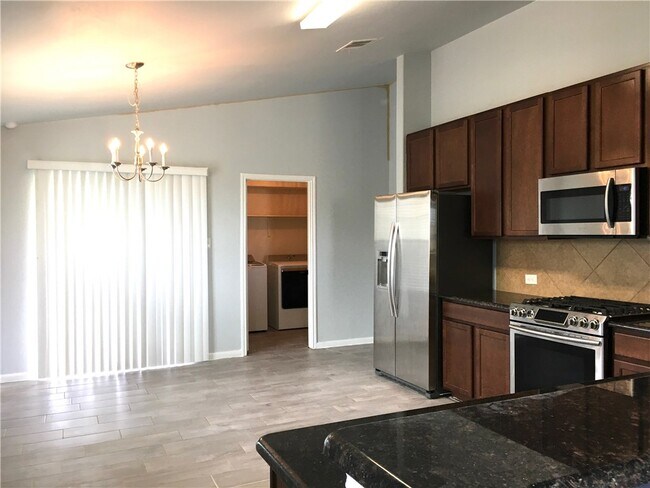 Foto del edificio - 7004 Heine Farm Rd
