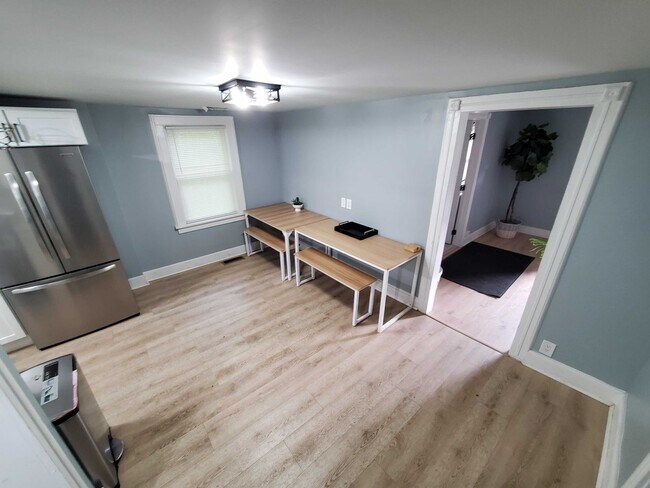 Foto del edificio - Fully Furnished 3BR Home with Garage & Large Yard – Move-In Ready!