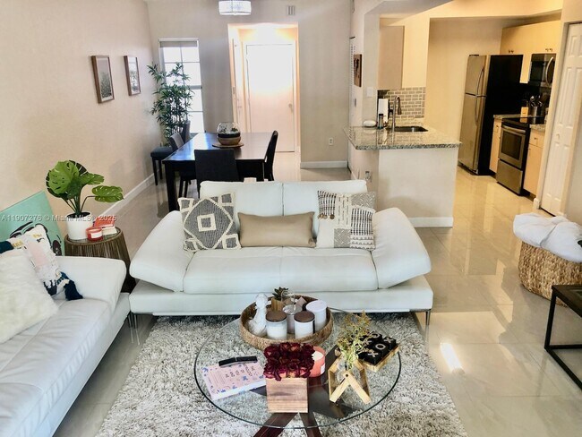 Foto del edificio - 2532 Centergate Dr