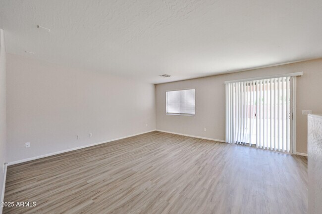 Foto del edificio - 8605 W Jocelyn Terrace