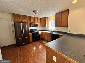 Building Photo - 46843 Planters Ct