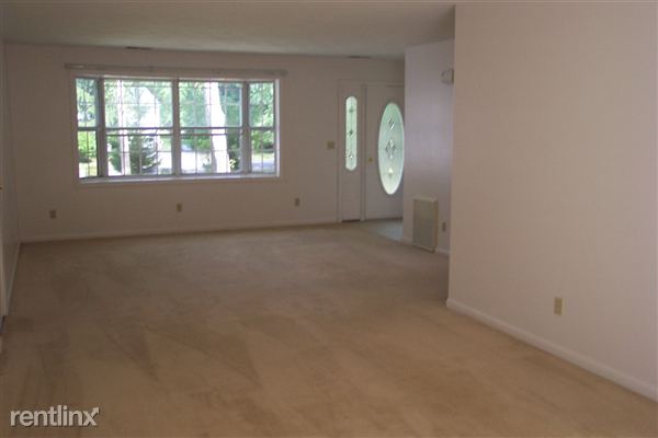 Building Photo - 13 Cardinal Dr