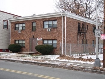 Primary Photo - 253 Sanford St
