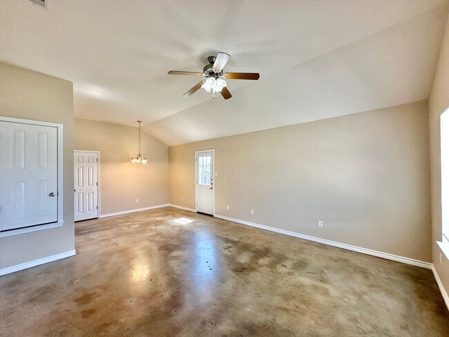Building Photo - 4001 Cambridge Dr