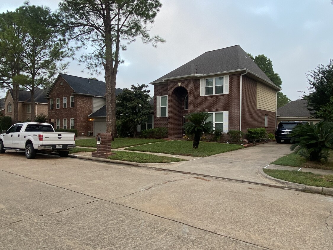 Welcome home! Peaceful and Safe Neighbourhood! - 13338 Clayton Hill Dr
