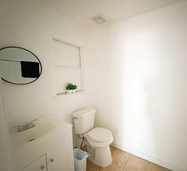 Building Photo - 109 E Venus Ln