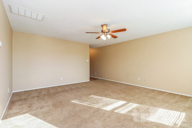 Building Photo - 4865 Waterford Dr