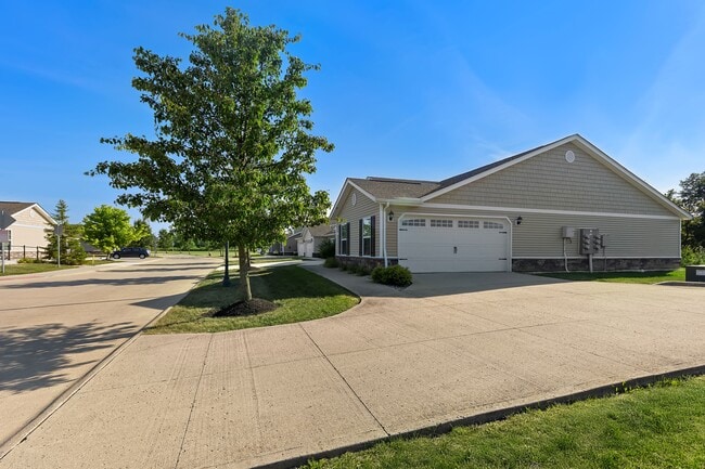 Building Photo - Redwood Delaware