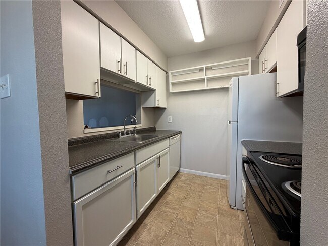 Foto del edificio - 6723 Heards Ln