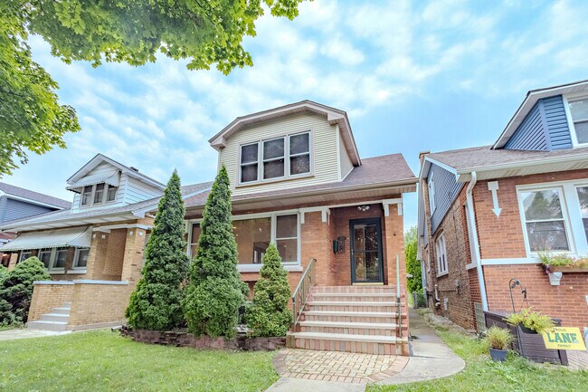 Exterior del edificio. - 5250 N Lieb Ave