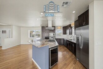 Building Photo - 8632 E Vista Dr