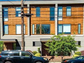 Building Photo - 528 S Person St