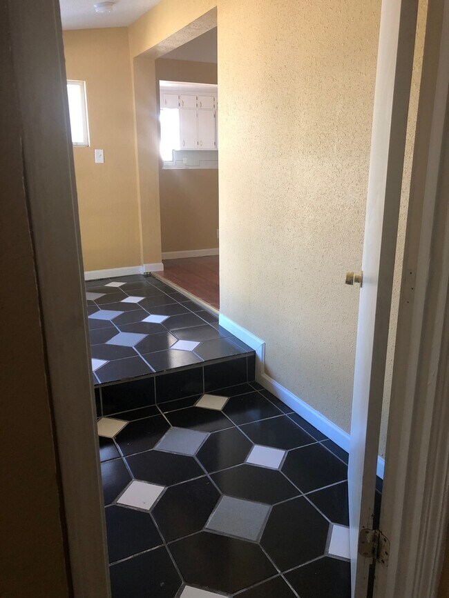 Foto del edificio - Nice 3 bed 1 bath