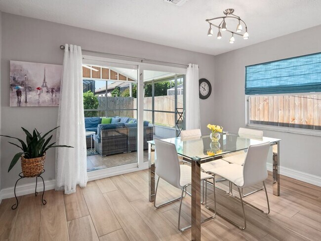 Foto del edificio - Updated 3-bedroom, 2-bath single-family home w/ Heated Saltwater Pool