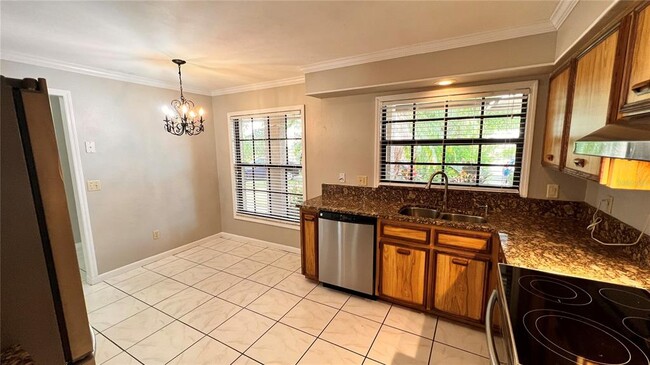 Foto del edificio - 975 Abby Ridge Ct
