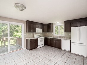 Building Photo - 90 A Loxwood St