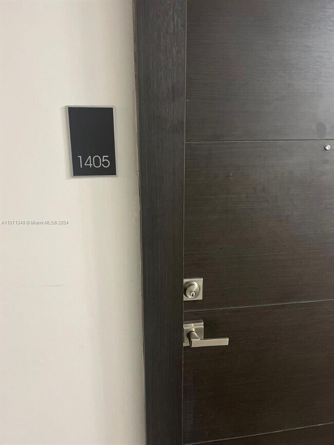 Foto del edificio - 2801 NE 183rd St
