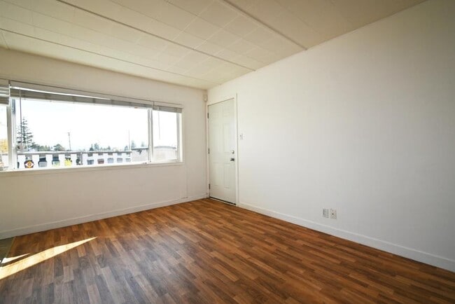 Building Photo - 1 bedroom in Prince George BC V2M 3K9