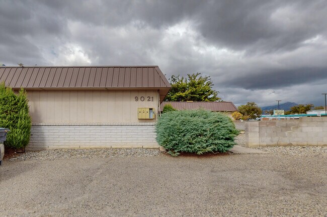 Building Photo - 9021 Candelaria Rd NE