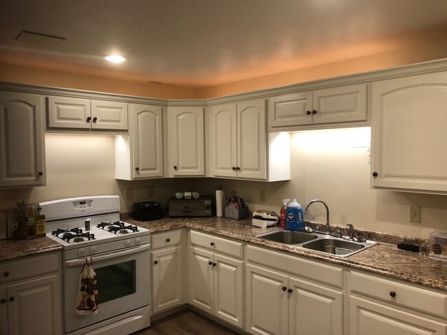 Kitchen - 4012 Buckeye Way