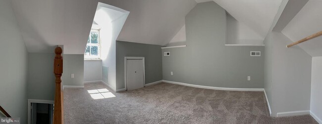 Building Photo - 152 1/2 W All Saints St