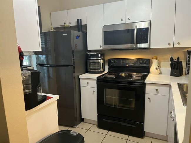 Foto del edificio - 8317 Royal Palm Blvd