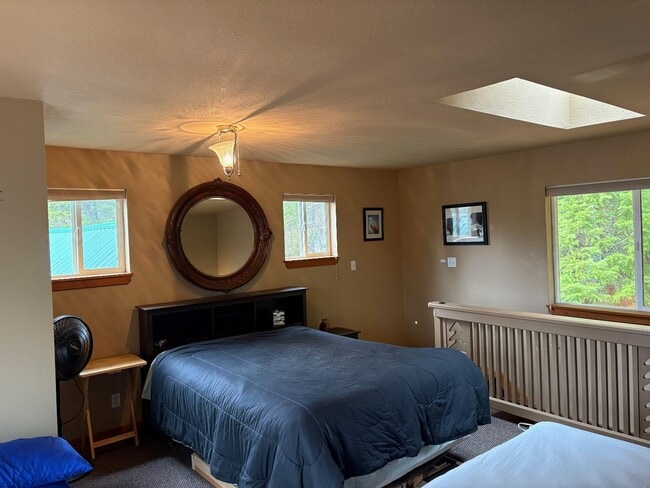 Building Photo - 480 Rattlesnake Wy