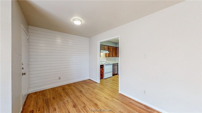 Building Photo - 2807 Longmire Dr