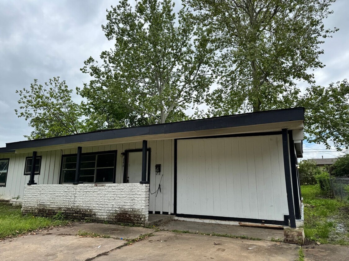 Foto principal - Spacious Open 3 Bedroom Home