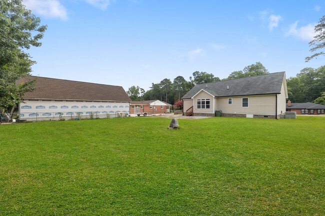 Building Photo - 111 Forest View Dr