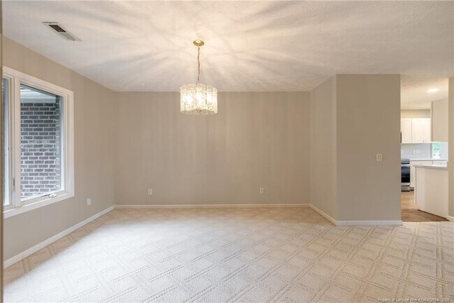 Foto del edificio - 789 Daphne Ln