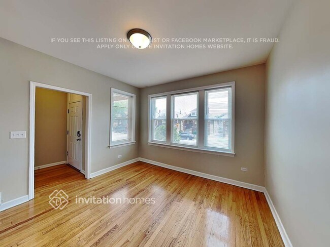 Foto del edificio - 2428 Ridgeland Ave