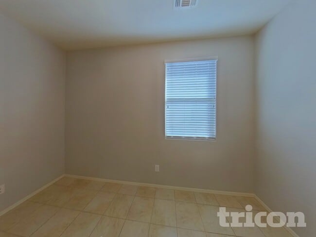 Foto del edificio - 41038 W Portis Dr